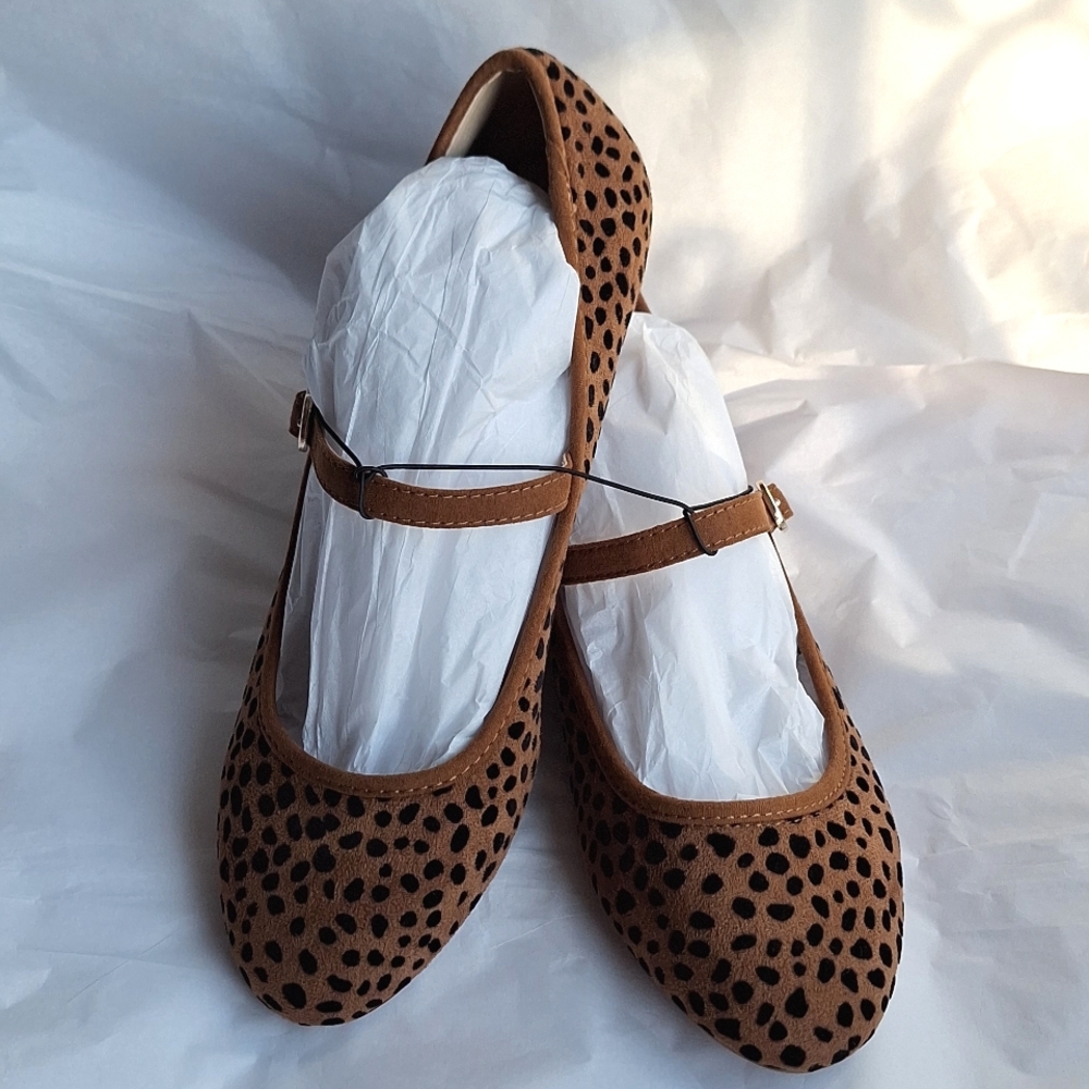 Isaac Mizrahi Flats - Picture 12 of 12